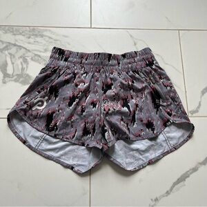 Lululemon tracker shorts printed peloton logo size 8